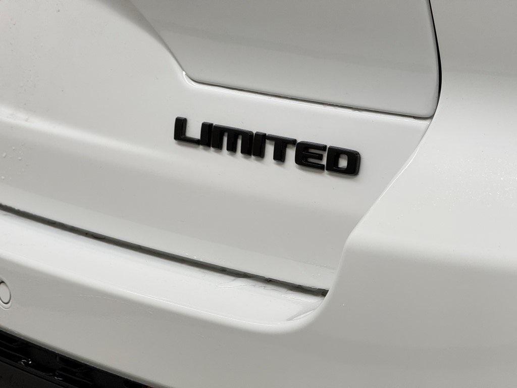 new 2025 Jeep Grand Cherokee car, priced at $48,390