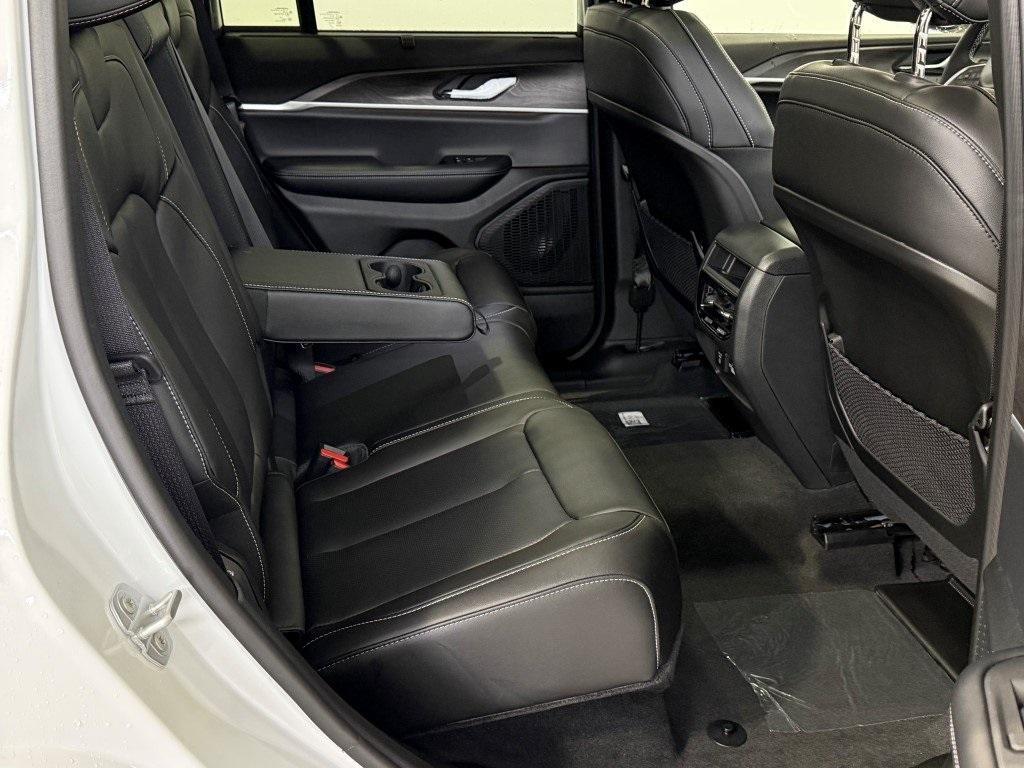 new 2025 Jeep Grand Cherokee car, priced at $48,390