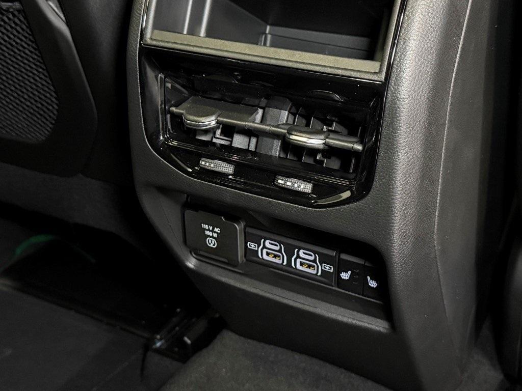 new 2025 Jeep Grand Cherokee car, priced at $48,390