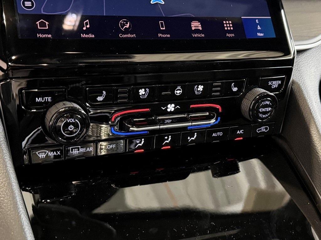 new 2025 Jeep Grand Cherokee car, priced at $48,390