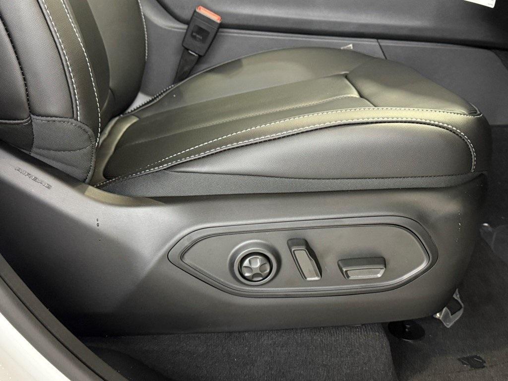 new 2025 Jeep Grand Cherokee car, priced at $48,390