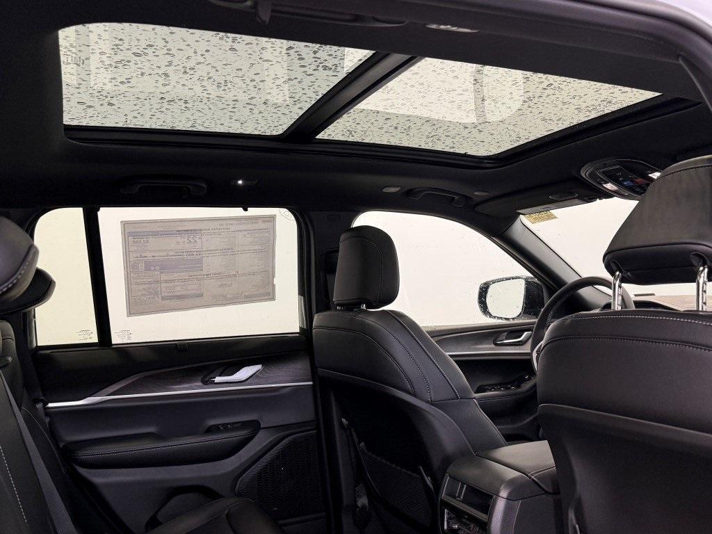 new 2025 Jeep Grand Cherokee car, priced at $48,390