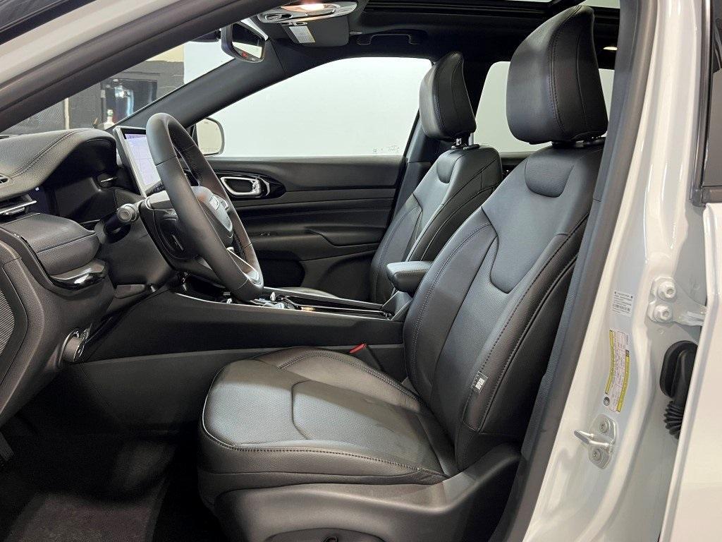 new 2025 Jeep Compass car, priced at $36,980