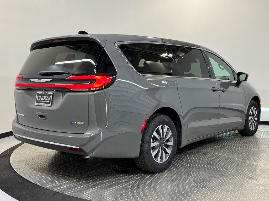 new 2025 Chrysler Pacifica Hybrid car, priced at $49,113