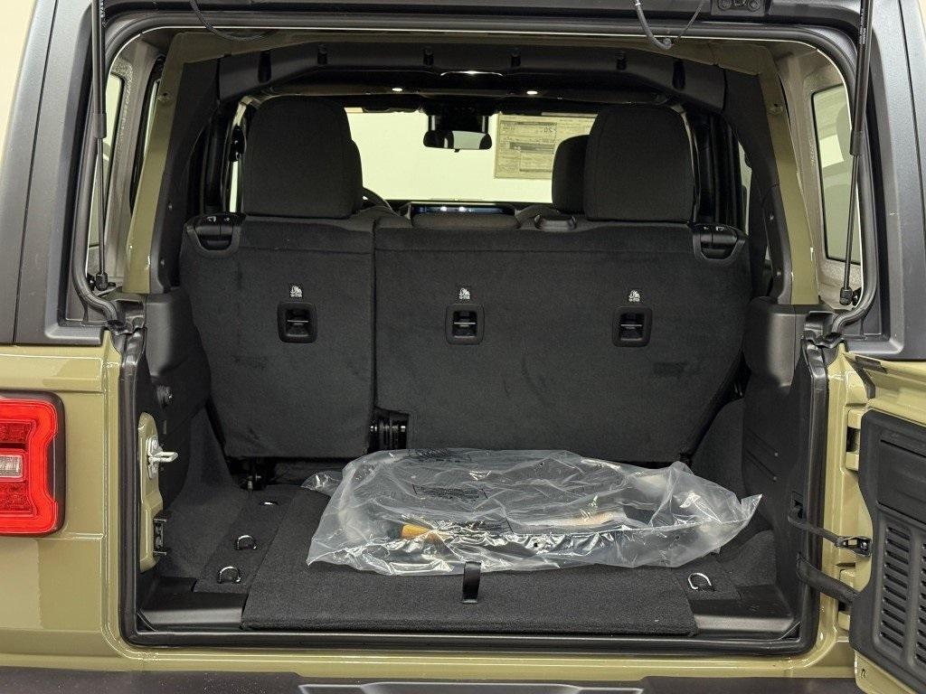 new 2025 Jeep Wrangler car, priced at $43,061