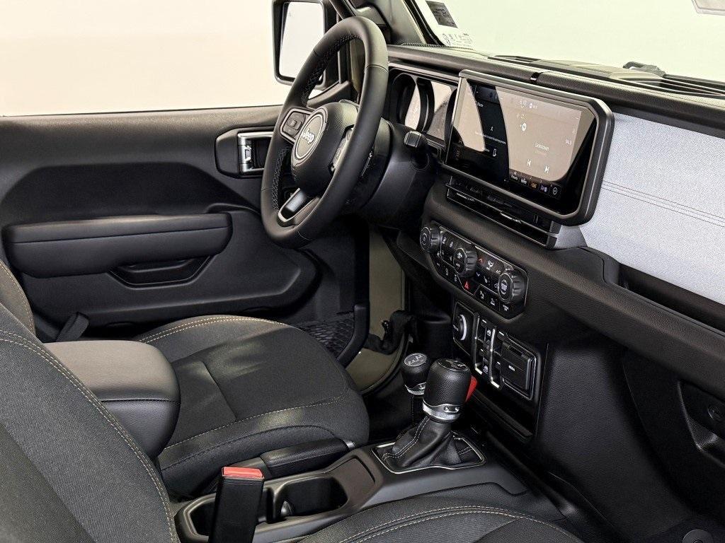 new 2025 Jeep Wrangler car, priced at $43,061