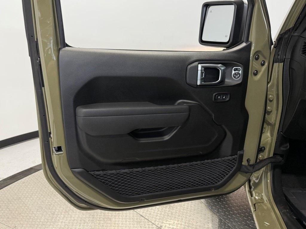 new 2025 Jeep Wrangler car, priced at $43,061