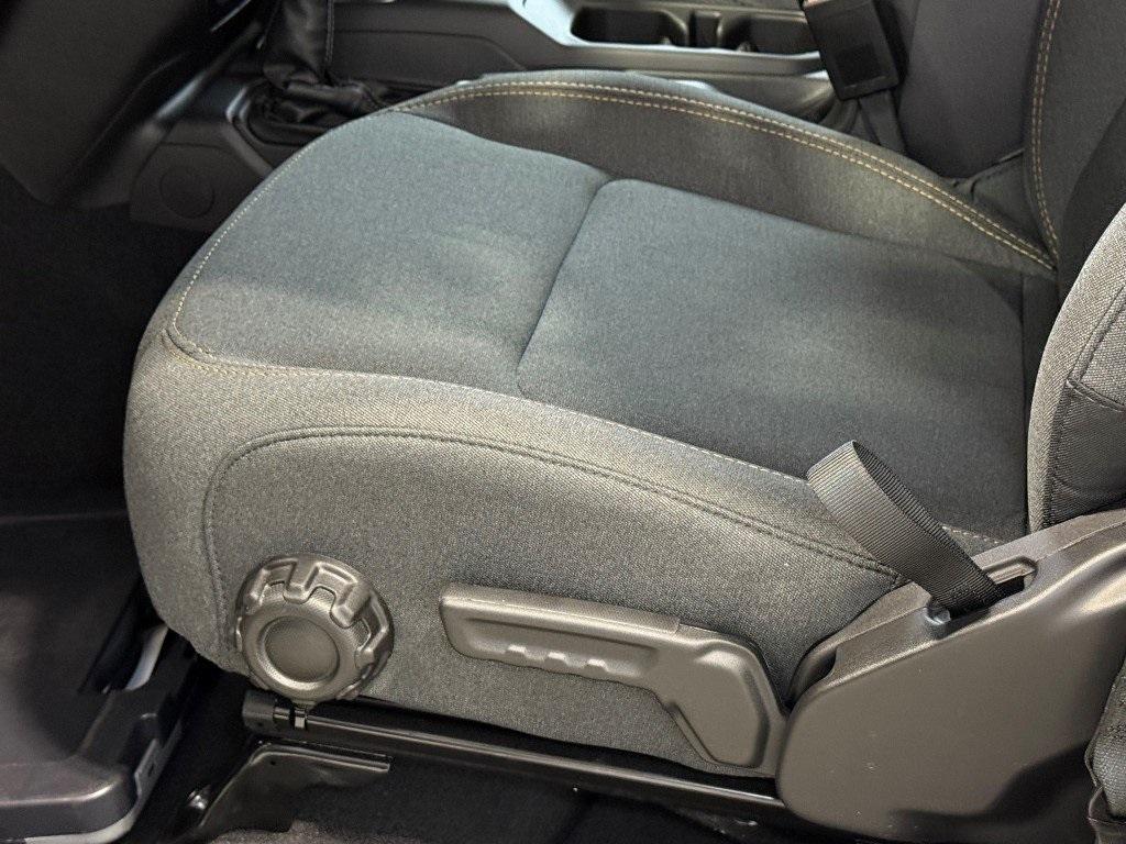 new 2025 Jeep Wrangler car, priced at $43,061