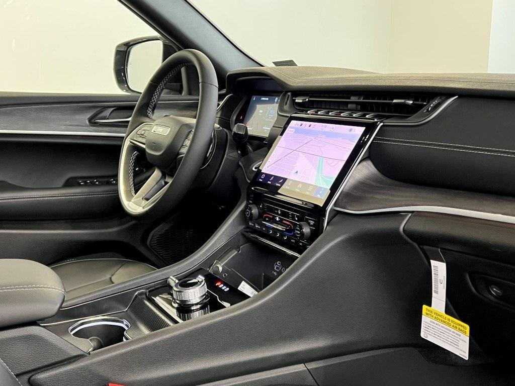 new 2025 Jeep Grand Cherokee car