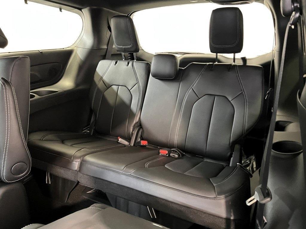 new 2025 Chrysler Pacifica Hybrid car, priced at $48,667