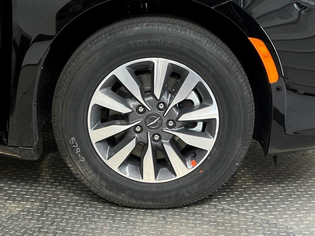 new 2025 Chrysler Pacifica Hybrid car, priced at $48,667