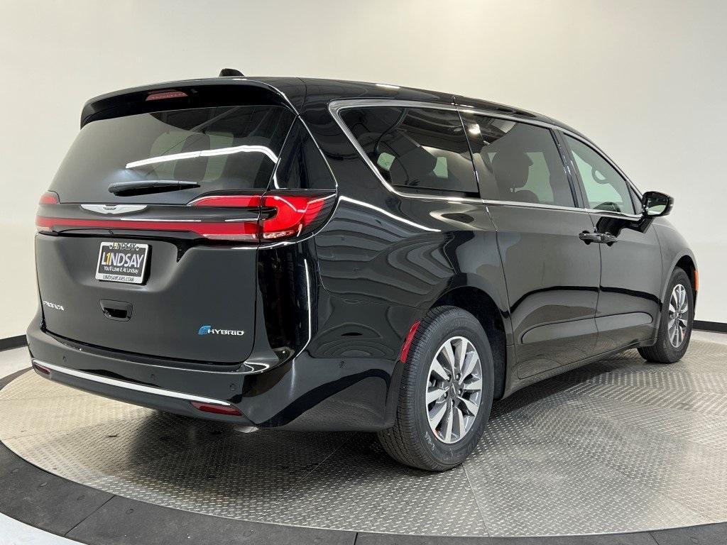 new 2025 Chrysler Pacifica Hybrid car, priced at $48,667