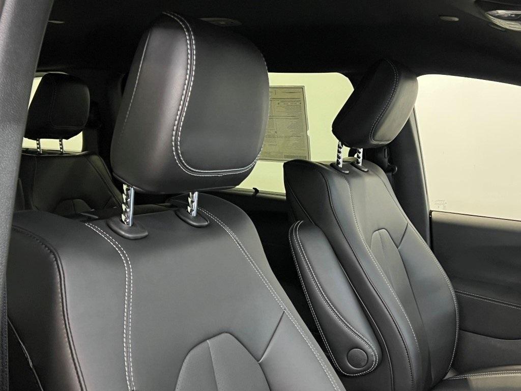 new 2025 Chrysler Pacifica Hybrid car, priced at $48,667