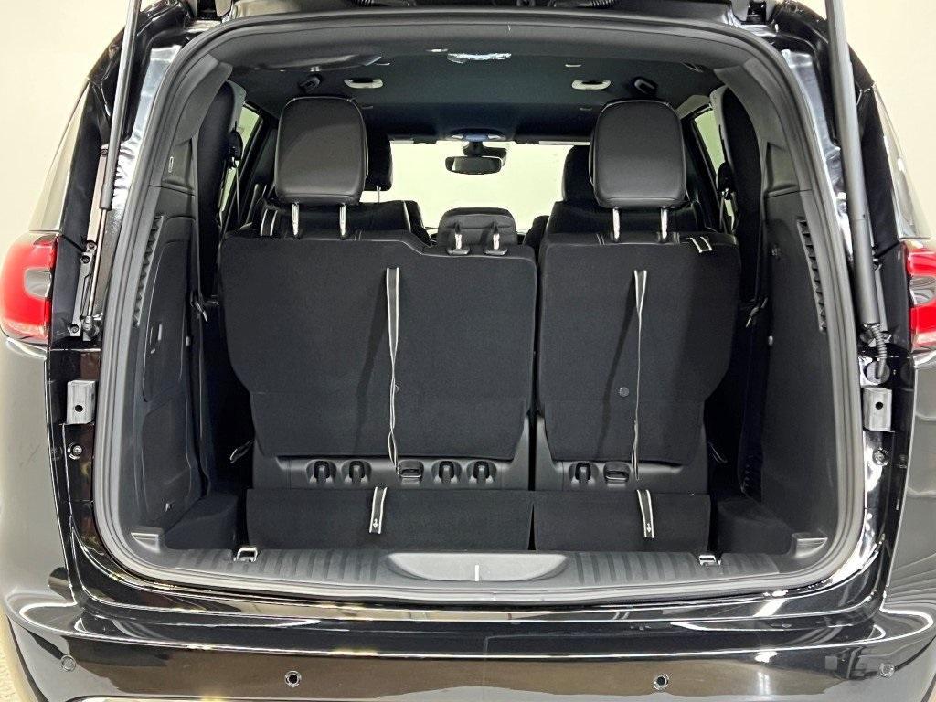 new 2025 Chrysler Pacifica Hybrid car, priced at $48,667