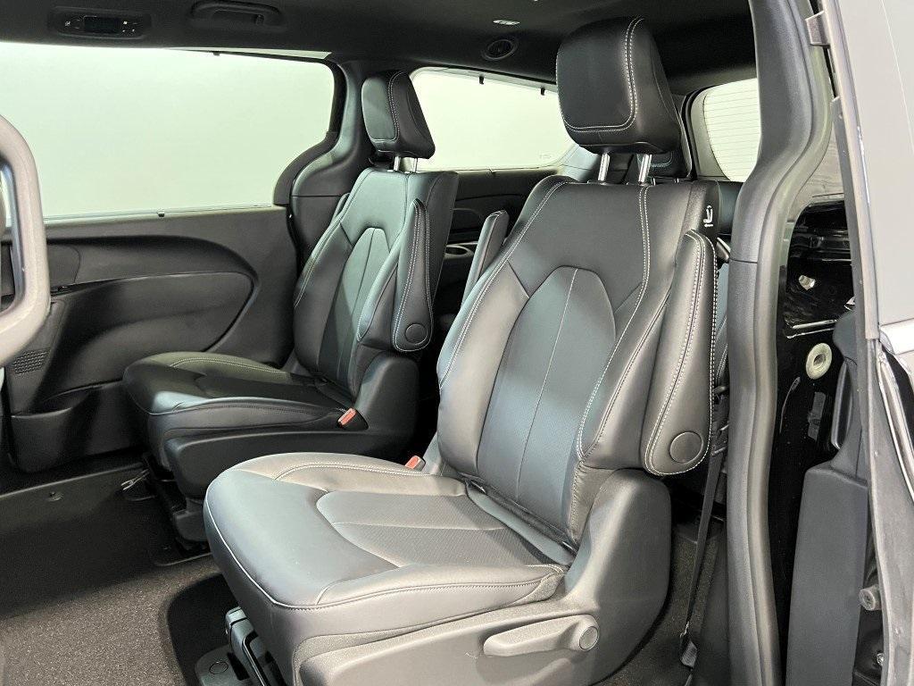 new 2025 Chrysler Pacifica Hybrid car, priced at $48,667