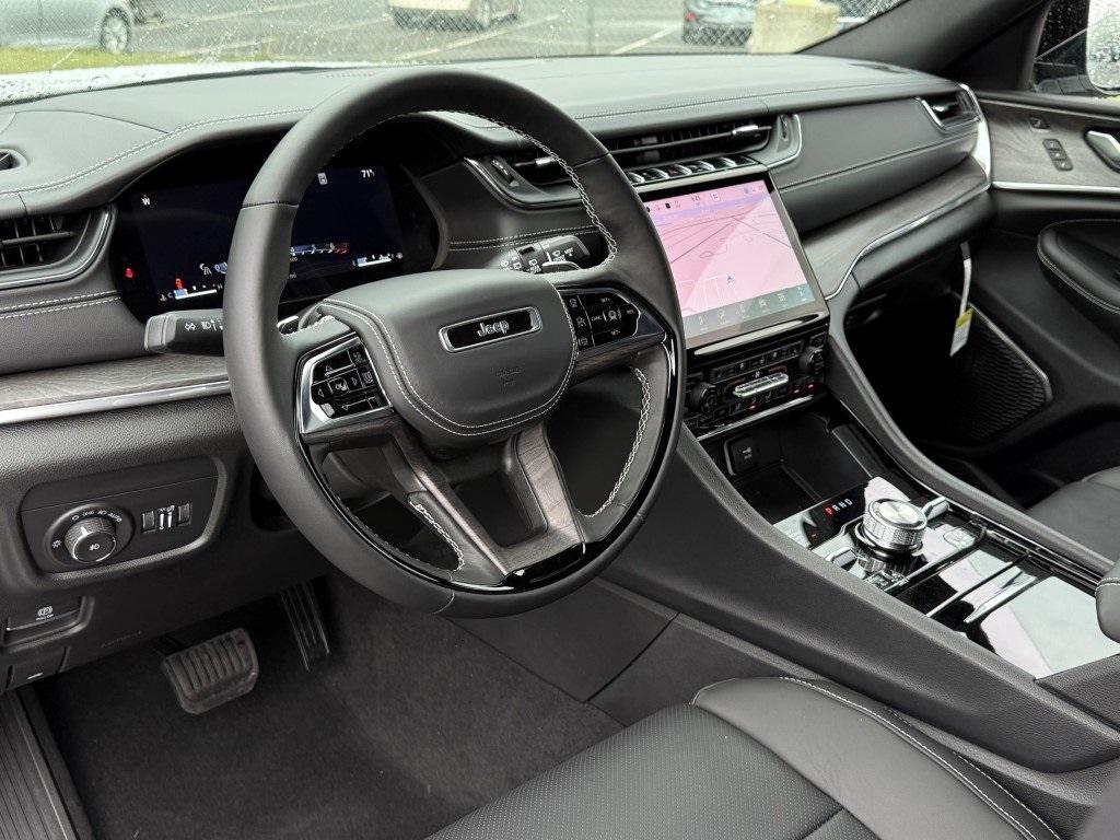 new 2025 Jeep Grand Cherokee car, priced at $58,225