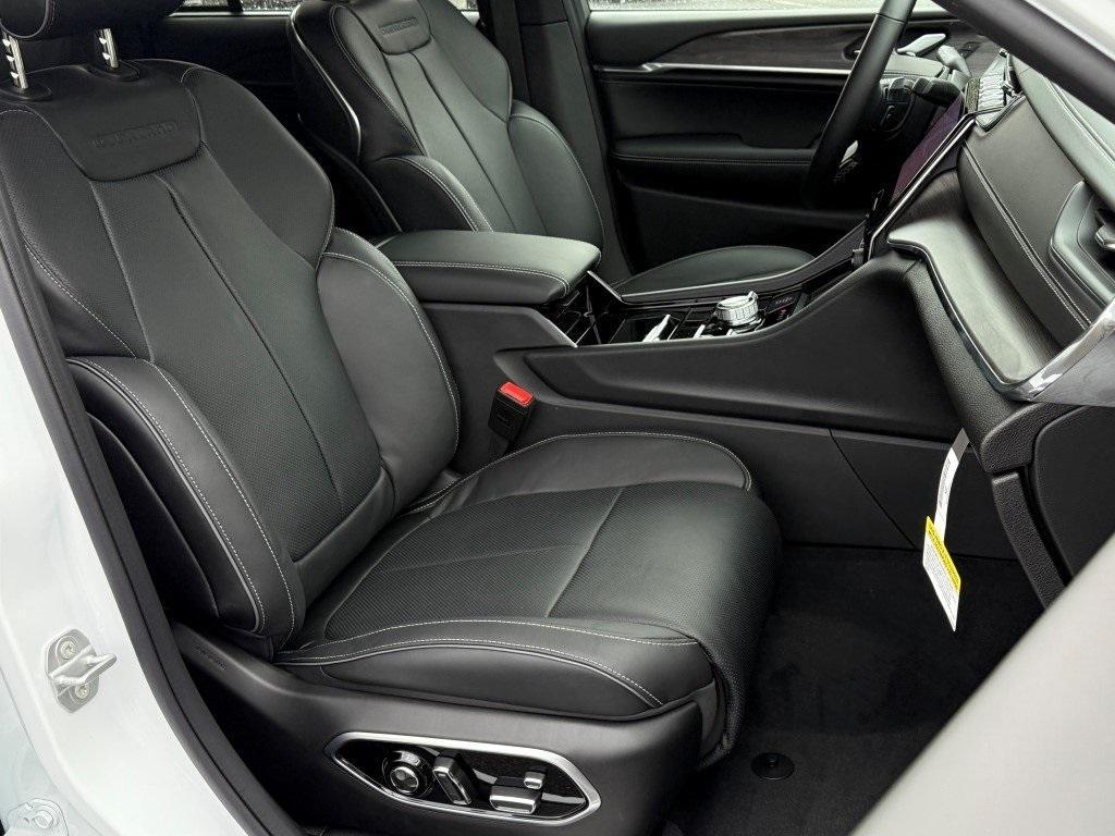 new 2025 Jeep Grand Cherokee car, priced at $58,225