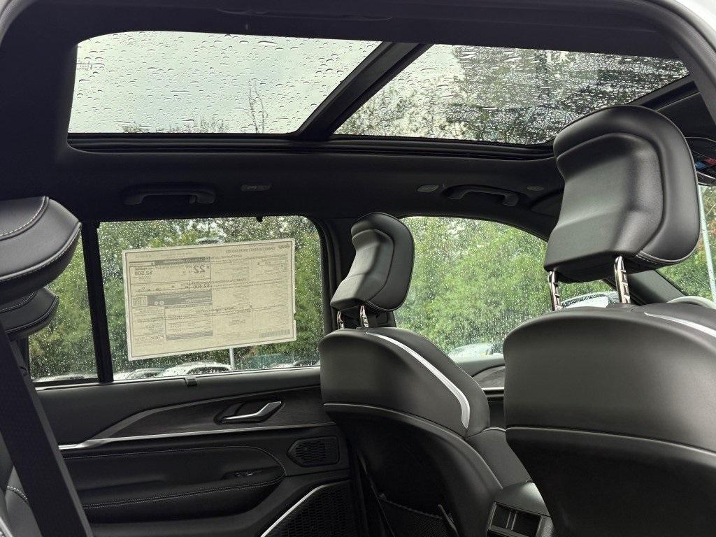 new 2025 Jeep Grand Cherokee car, priced at $58,225
