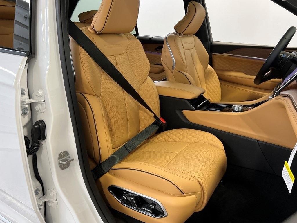 new 2025 Jeep Grand Cherokee car, priced at $59,703