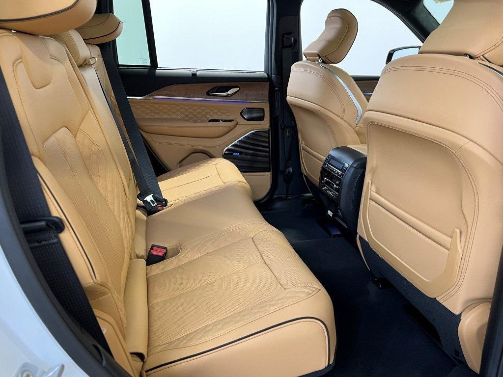 new 2025 Jeep Grand Cherokee car, priced at $59,703