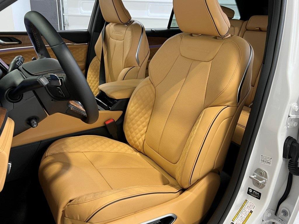 new 2025 Jeep Grand Cherokee car, priced at $59,703