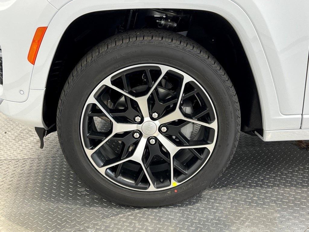 new 2025 Jeep Grand Cherokee car, priced at $59,703