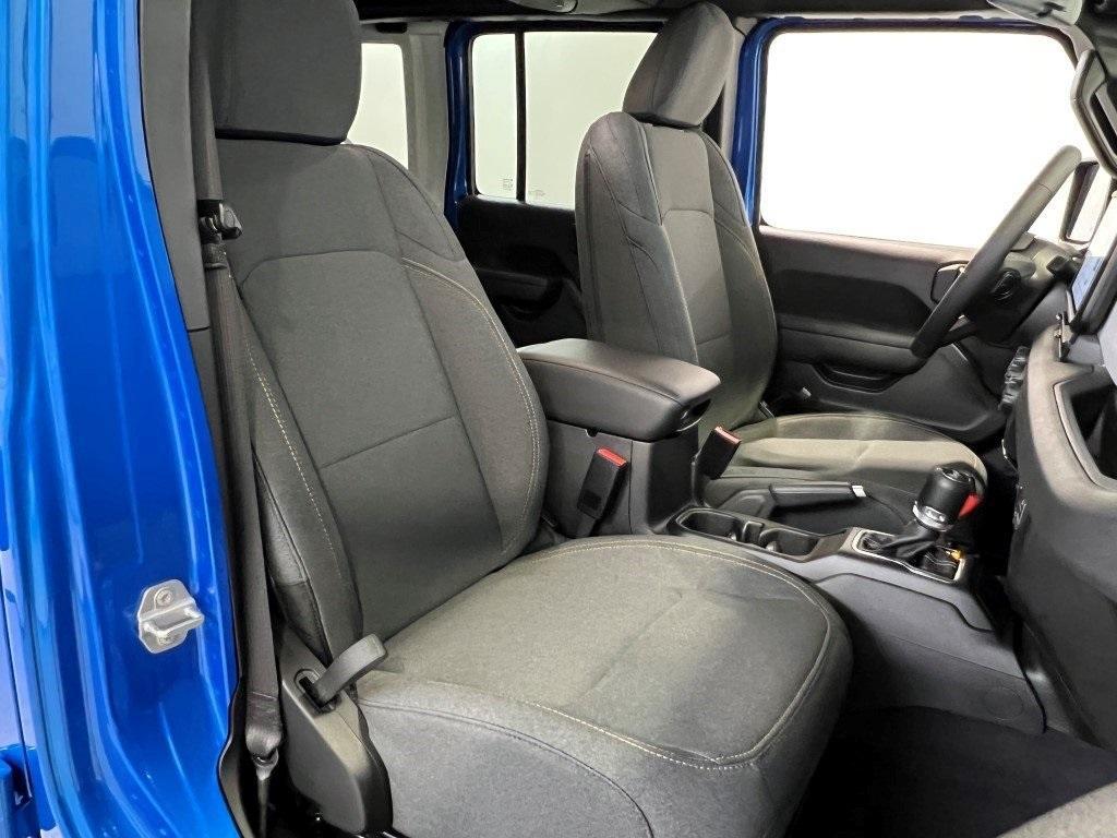 new 2025 Jeep Wrangler car