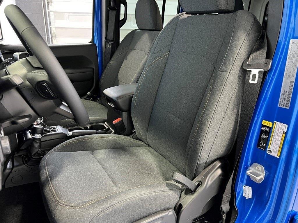 new 2025 Jeep Wrangler car