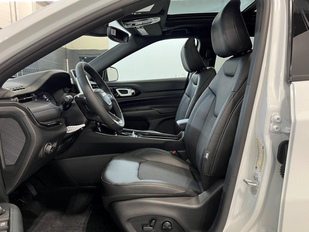 new 2025 Jeep Compass car, priced at $32,978