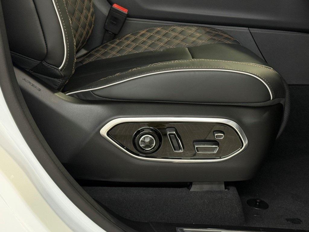 new 2025 Jeep Grand Cherokee car, priced at $59,703