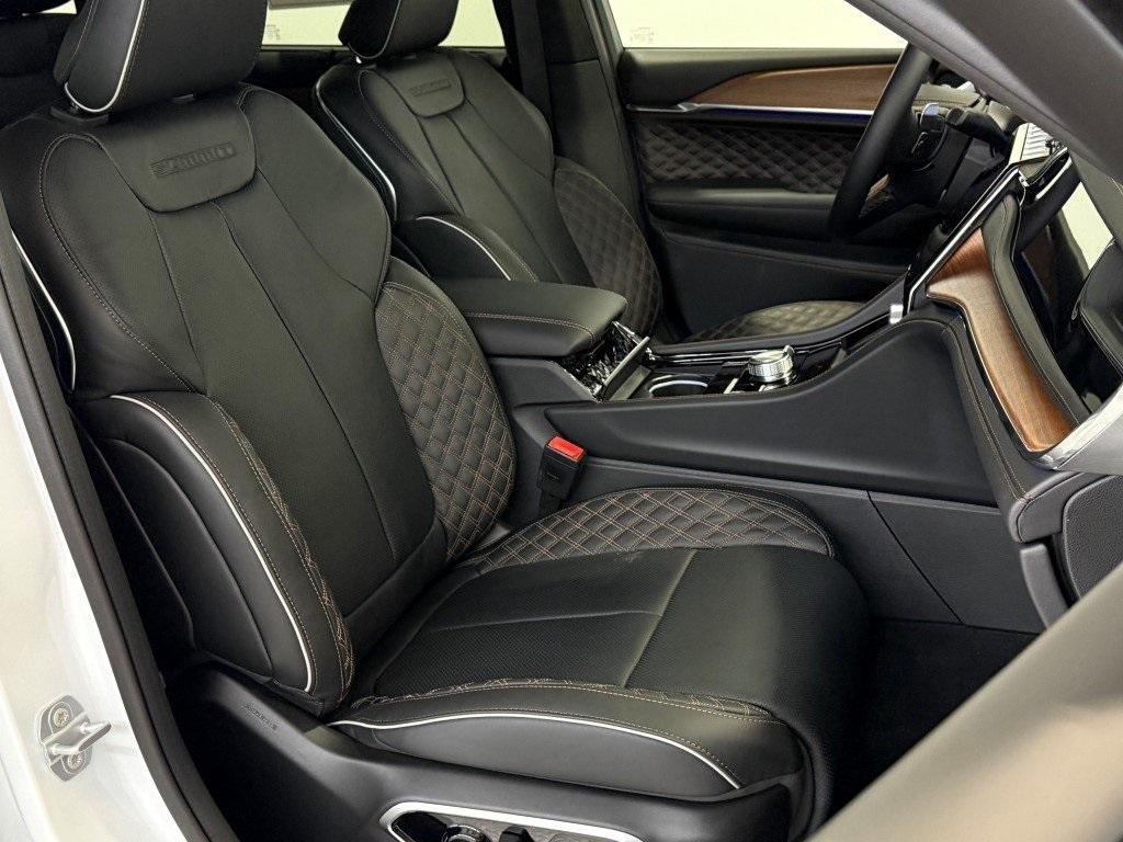 new 2025 Jeep Grand Cherokee car, priced at $59,703