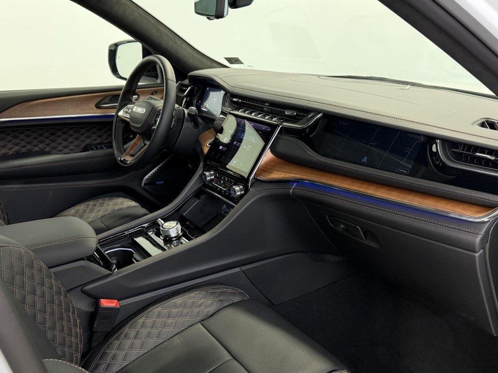 new 2025 Jeep Grand Cherokee car, priced at $59,703