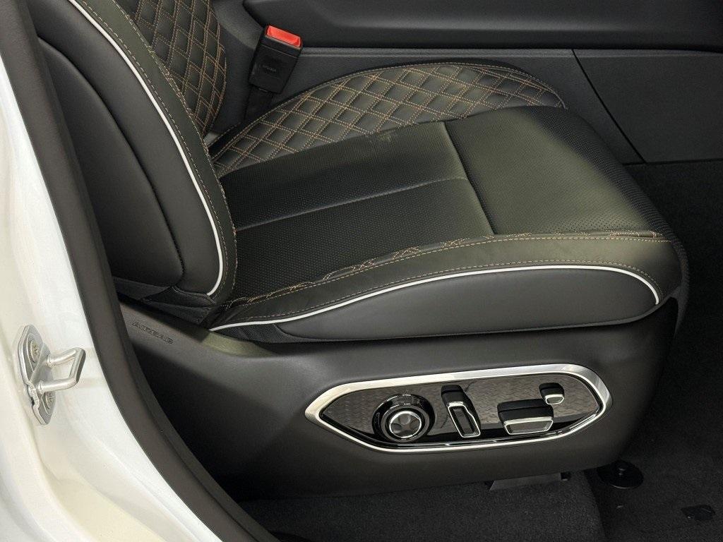 new 2025 Jeep Grand Cherokee car, priced at $59,703