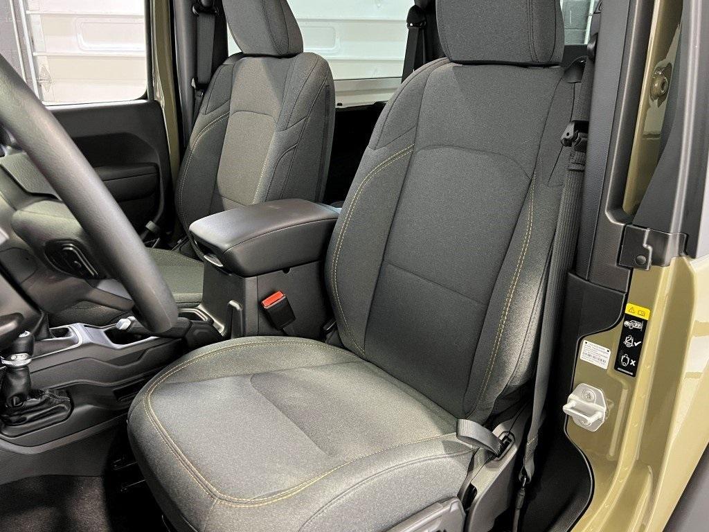 new 2025 Jeep Wrangler car, priced at $31,914