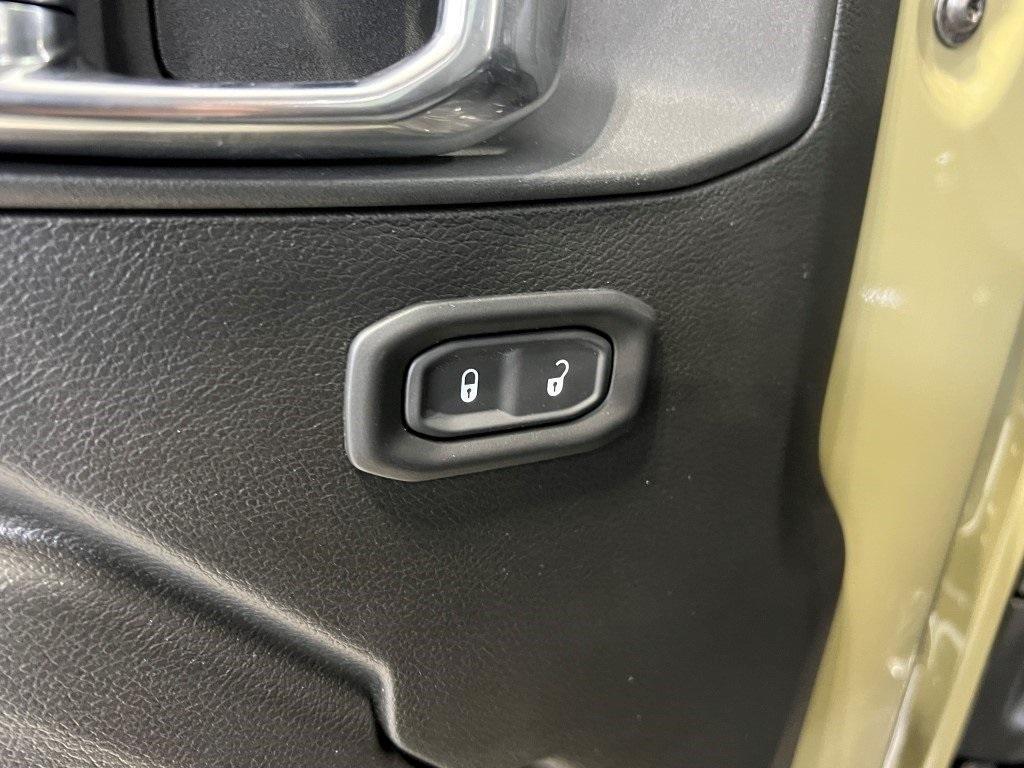 new 2025 Jeep Wrangler car, priced at $31,914