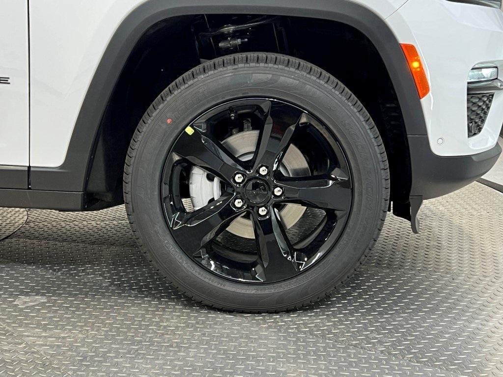 new 2025 Jeep Grand Cherokee car, priced at $46,776