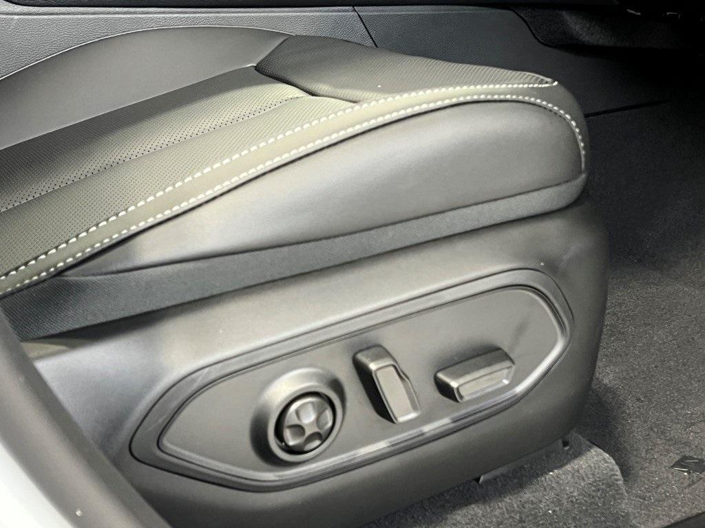 new 2025 Jeep Grand Cherokee car, priced at $46,776