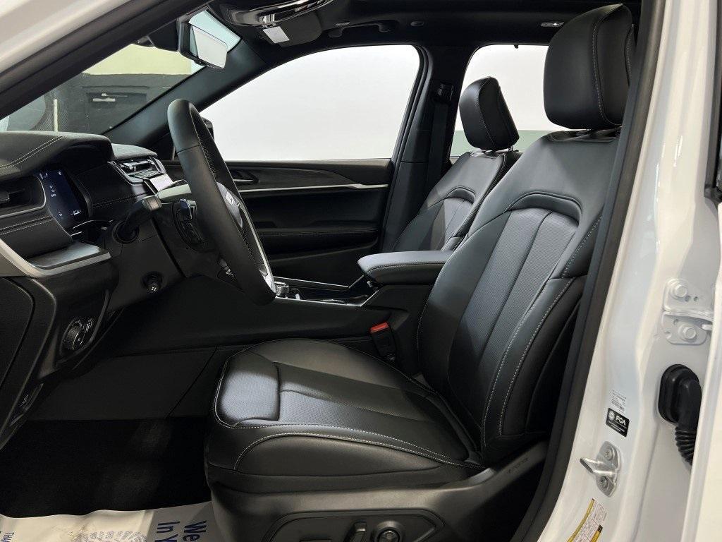 new 2025 Jeep Grand Cherokee car, priced at $46,776