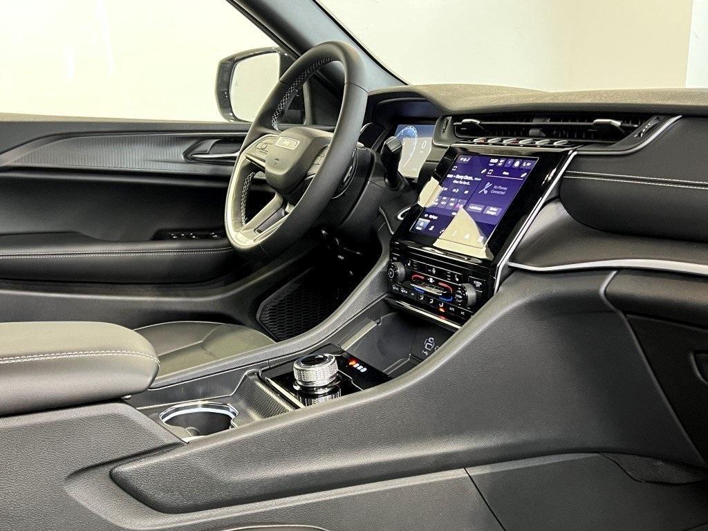 new 2025 Jeep Grand Cherokee L car, priced at $42,432