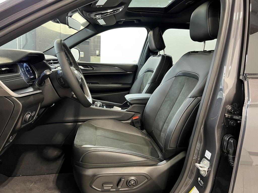 new 2025 Jeep Grand Cherokee L car, priced at $42,432