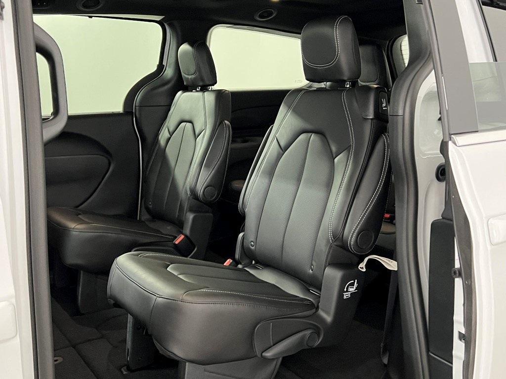 new 2025 Chrysler Pacifica car, priced at $36,631