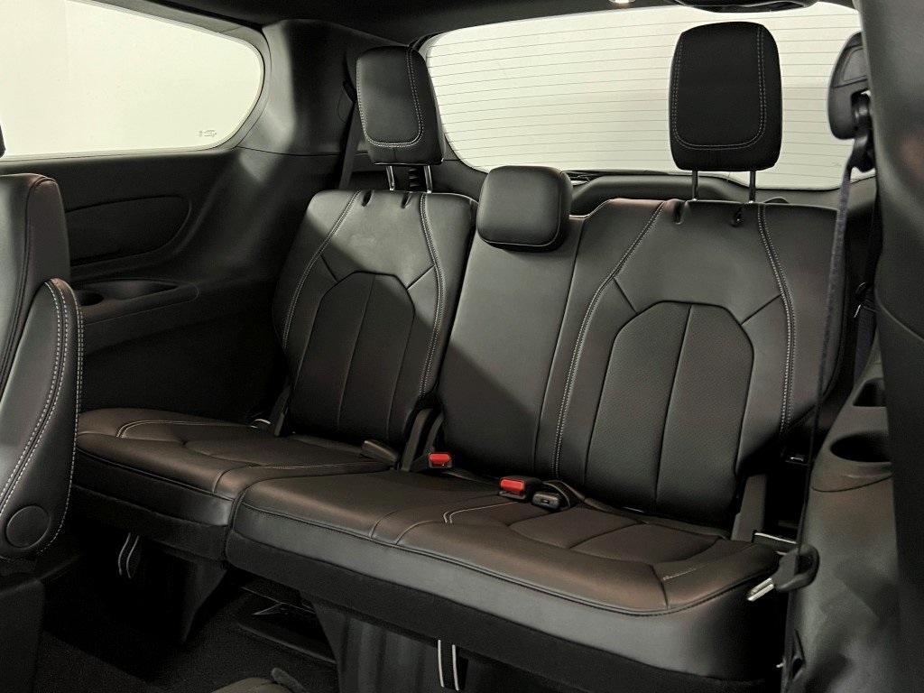 new 2025 Chrysler Pacifica car, priced at $36,631