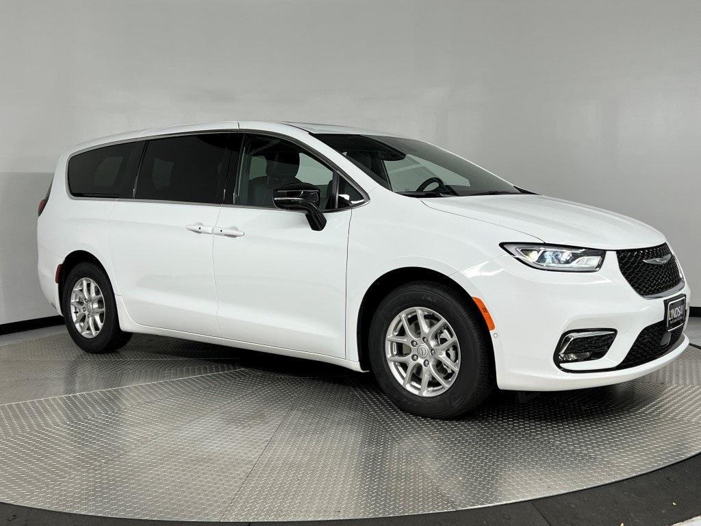 new 2025 Chrysler Pacifica car, priced at $42,131