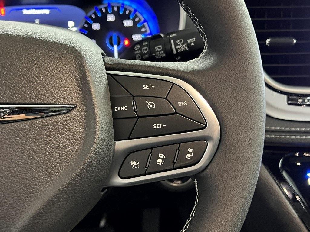 new 2025 Chrysler Pacifica car, priced at $36,631