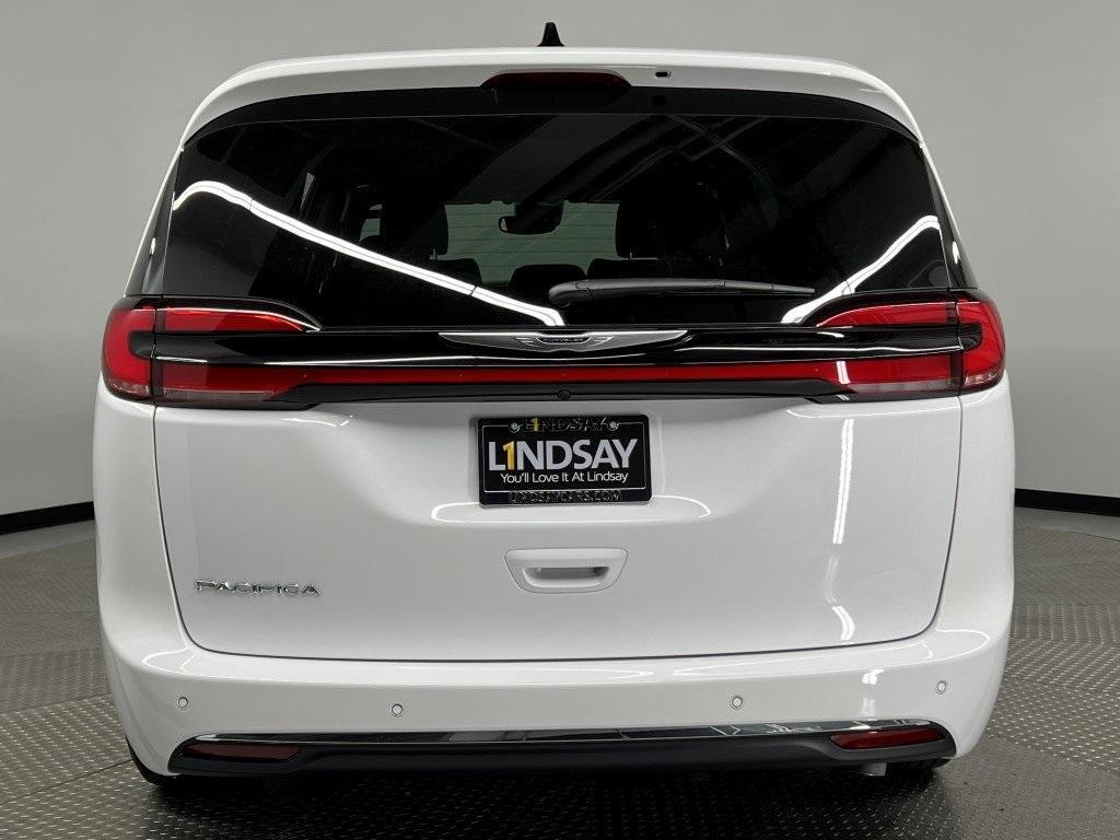 new 2025 Chrysler Pacifica car, priced at $36,631