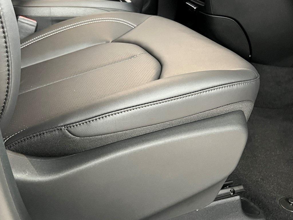 new 2025 Chrysler Pacifica car, priced at $36,631