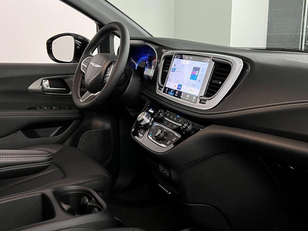 new 2025 Chrysler Pacifica car, priced at $36,631
