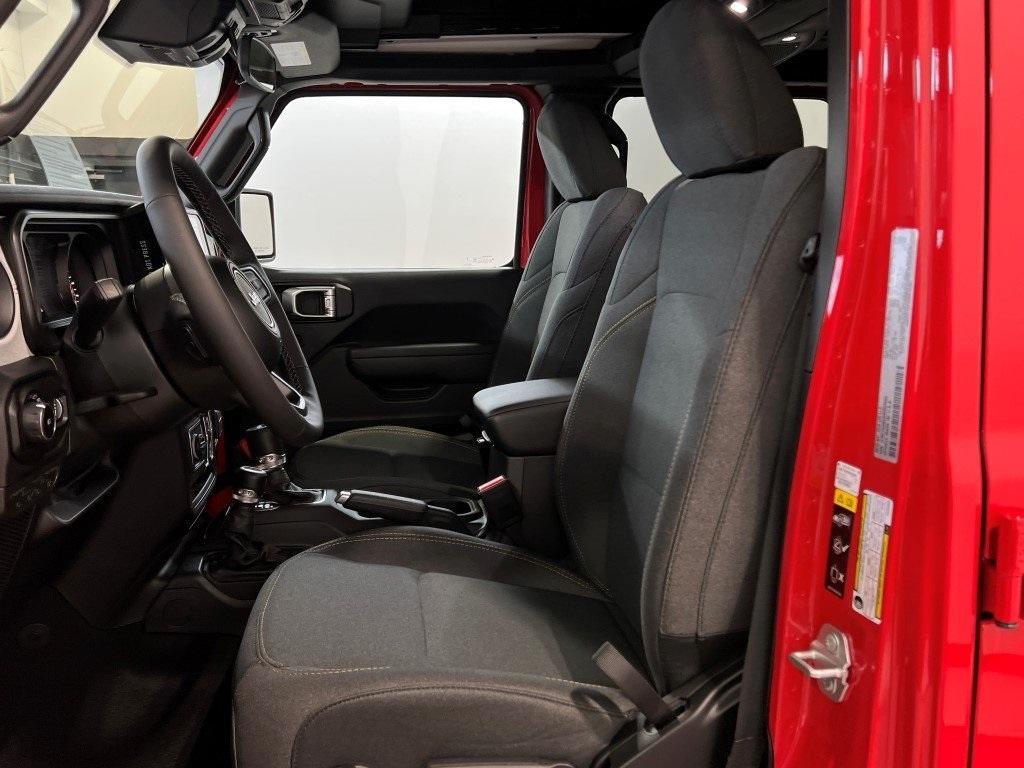 new 2025 Jeep Wrangler car, priced at $46,612