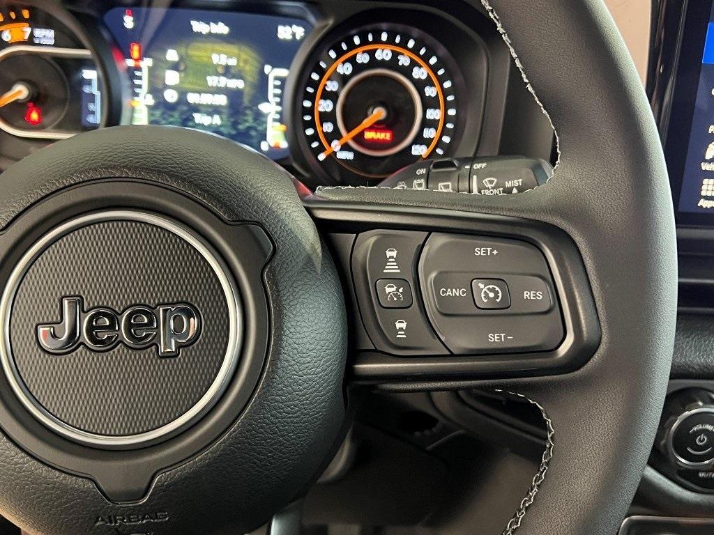 new 2025 Jeep Wrangler car, priced at $46,612