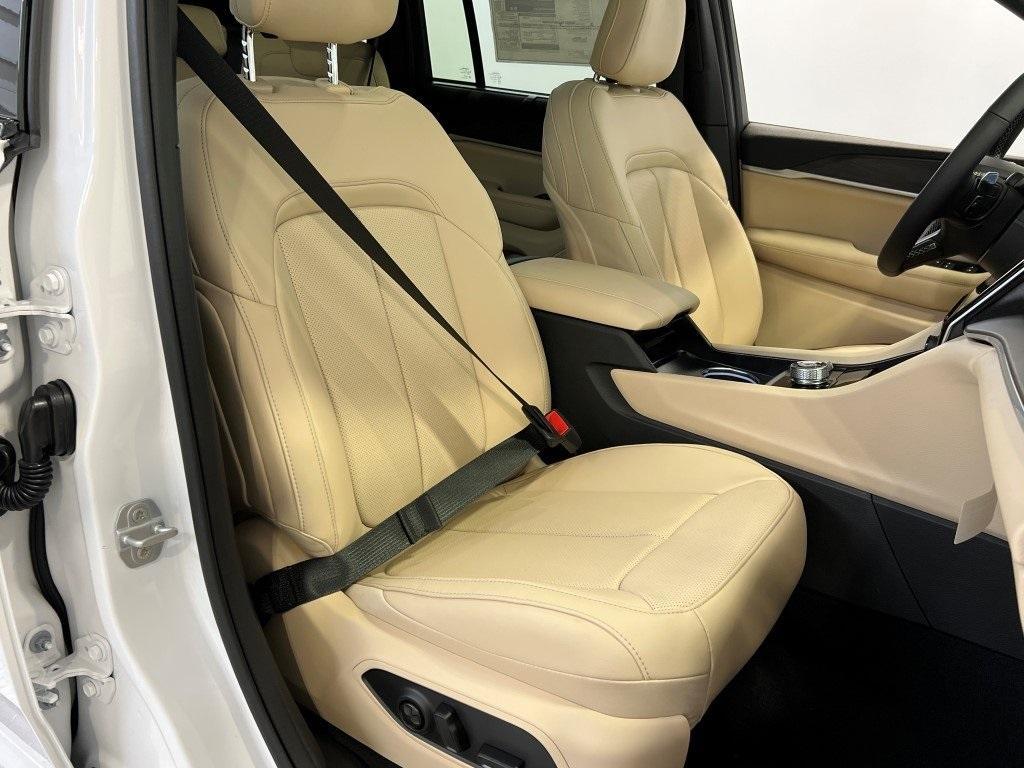 new 2025 Jeep Grand Cherokee car, priced at $43,791